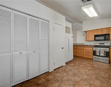 5001 Cedar Lawn Way - Photo Thumbnail 10
