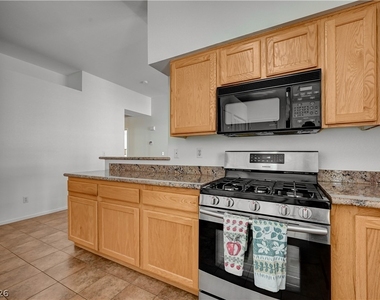5001 Cedar Lawn Way - Photo Thumbnail 8