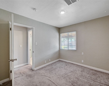 1720 E Carson Avenue - Photo Thumbnail 28