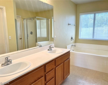 10729 Pipers Cove Lane - Photo Thumbnail 4