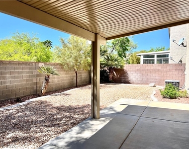 10729 Pipers Cove Lane - Photo Thumbnail 13