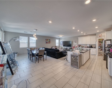 2659 Glen Valley Avenue - Photo Thumbnail 3