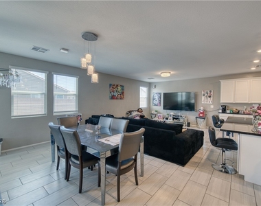 2659 Glen Valley Avenue - Photo Thumbnail 4