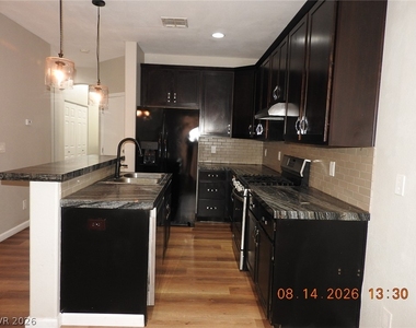 8416 Viansa Loma Avenue - Photo Thumbnail 8