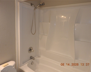 8416 Viansa Loma Avenue - Photo Thumbnail 25
