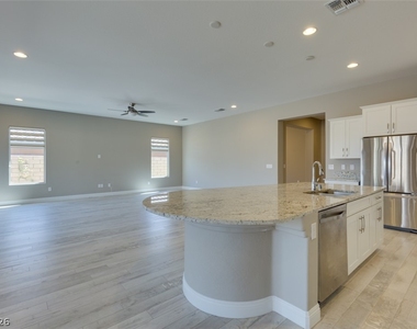 11822 Spadari Court - Photo Thumbnail 8