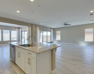 11822 Spadari Court - Photo Thumbnail 12
