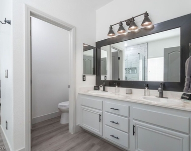 3154 E Eldorado Lane - Photo Thumbnail 31