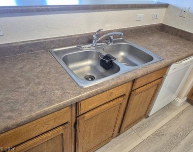 7255 W Sunset Road - Photo Thumbnail 5