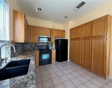3632 Snowy Pines Street - Photo Thumbnail 7