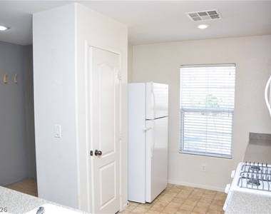 8815 First Lady Avenue - Photo Thumbnail 9
