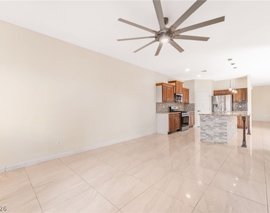 5905 Crumbling Ridge Street - Photo Thumbnail 12