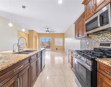 5905 Crumbling Ridge Street - Photo Thumbnail 10