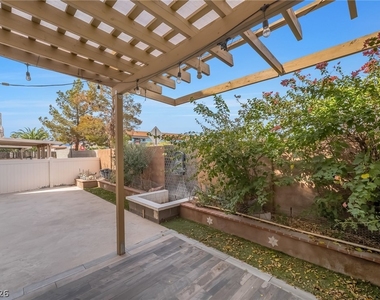 5905 Crumbling Ridge Street - Photo Thumbnail 25