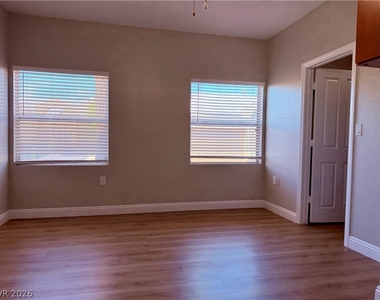 412 Fallwood Lane - Photo Thumbnail 5