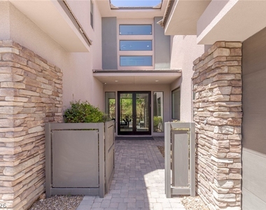 47 Pristine Glen Street - Photo Thumbnail 2