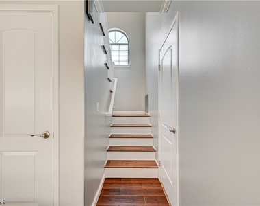 2064 Waverly Circle - Photo Thumbnail 24