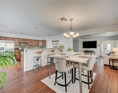 2064 Waverly Circle - Photo Thumbnail 21