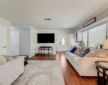 2064 Waverly Circle - Photo Thumbnail 8