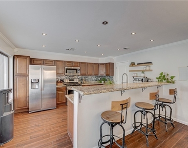 2064 Waverly Circle - Photo Thumbnail 17