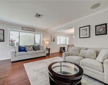 2064 Waverly Circle - Photo Thumbnail 9
