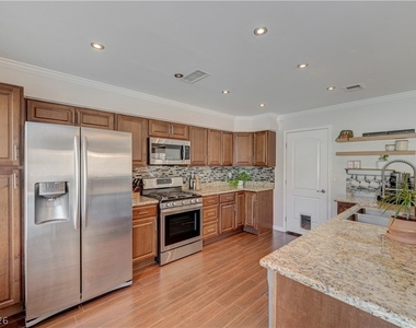 2064 Waverly Circle - Photo Thumbnail 15