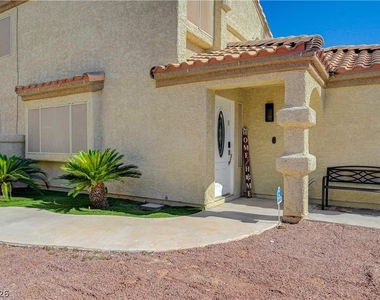 2064 Waverly Circle - Photo Thumbnail 5