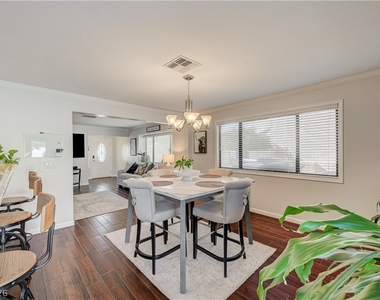 2064 Waverly Circle - Photo Thumbnail 23
