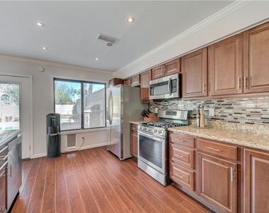 2064 Waverly Circle - Photo Thumbnail 12