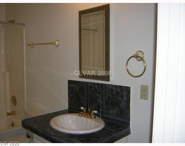 211 Zinc Street - Photo Thumbnail 4
