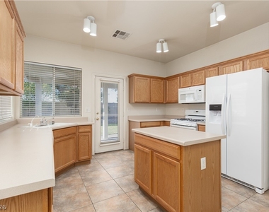 10991 Pumpkin Ridge Avenue - Photo Thumbnail 9