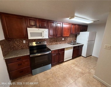 5161 River Glen Drive - Photo Thumbnail 4