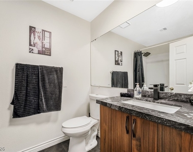 5576 W Rochelle Avenue - Photo Thumbnail 17