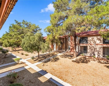 5576 W Rochelle Avenue - Photo Thumbnail 27