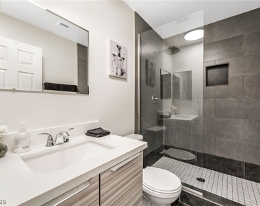 5576 W Rochelle Avenue - Photo Thumbnail 2