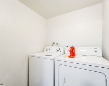 5576 W Rochelle Avenue - Photo Thumbnail 23