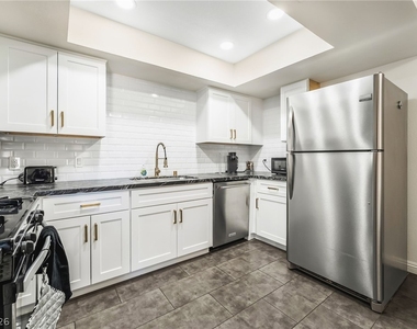 5576 W Rochelle Avenue - Photo Thumbnail 10