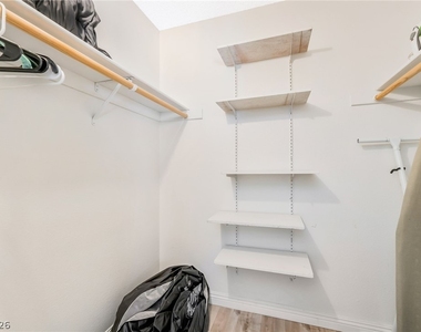 5576 W Rochelle Avenue - Photo Thumbnail 20