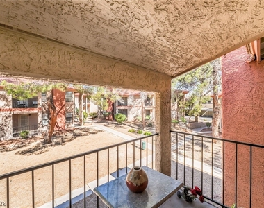5576 W Rochelle Avenue - Photo Thumbnail 25