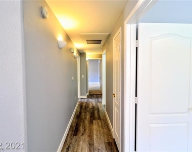 9901 Trailwood Drive - Photo Thumbnail 8