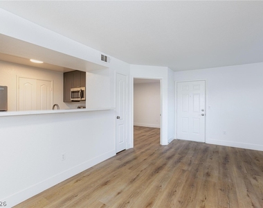 5055 W Hacienda Avenue - Photo Thumbnail 17