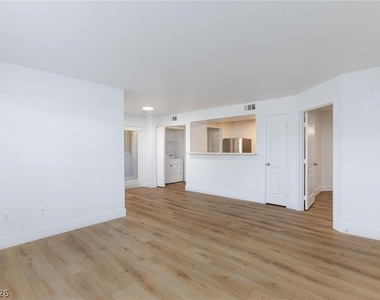5055 W Hacienda Avenue - Photo Thumbnail 9