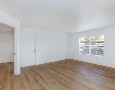 5055 W Hacienda Avenue - Photo Thumbnail 8