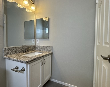 2975 Bluegrass Lane - Photo Thumbnail 17