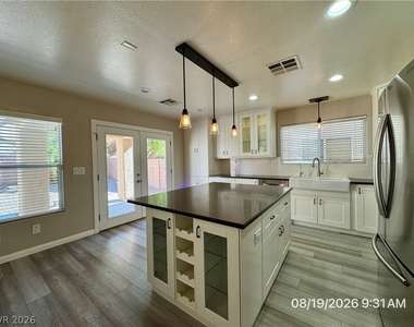 5204 Iron Crossing Avenue - Photo Thumbnail 8