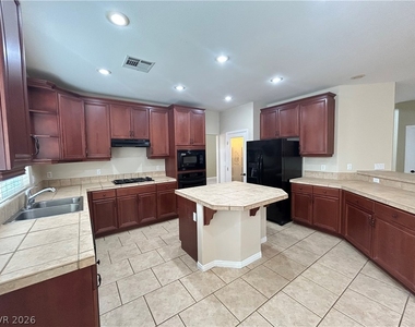 7816 Brookfield Cove Avenue - Photo Thumbnail 5