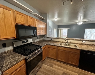 2562 Land Rush Drive - Photo Thumbnail 15