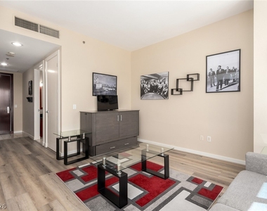 4575 Dean Martin Drive - Photo Thumbnail 5