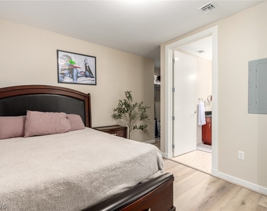4575 Dean Martin Drive - Photo Thumbnail 17