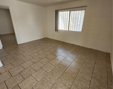818 S 7th Street - Photo Thumbnail 2